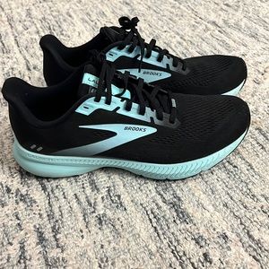 Women’s Brooks Launch 8
